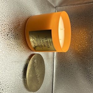 White Barn scented candle made with natural essential oils.